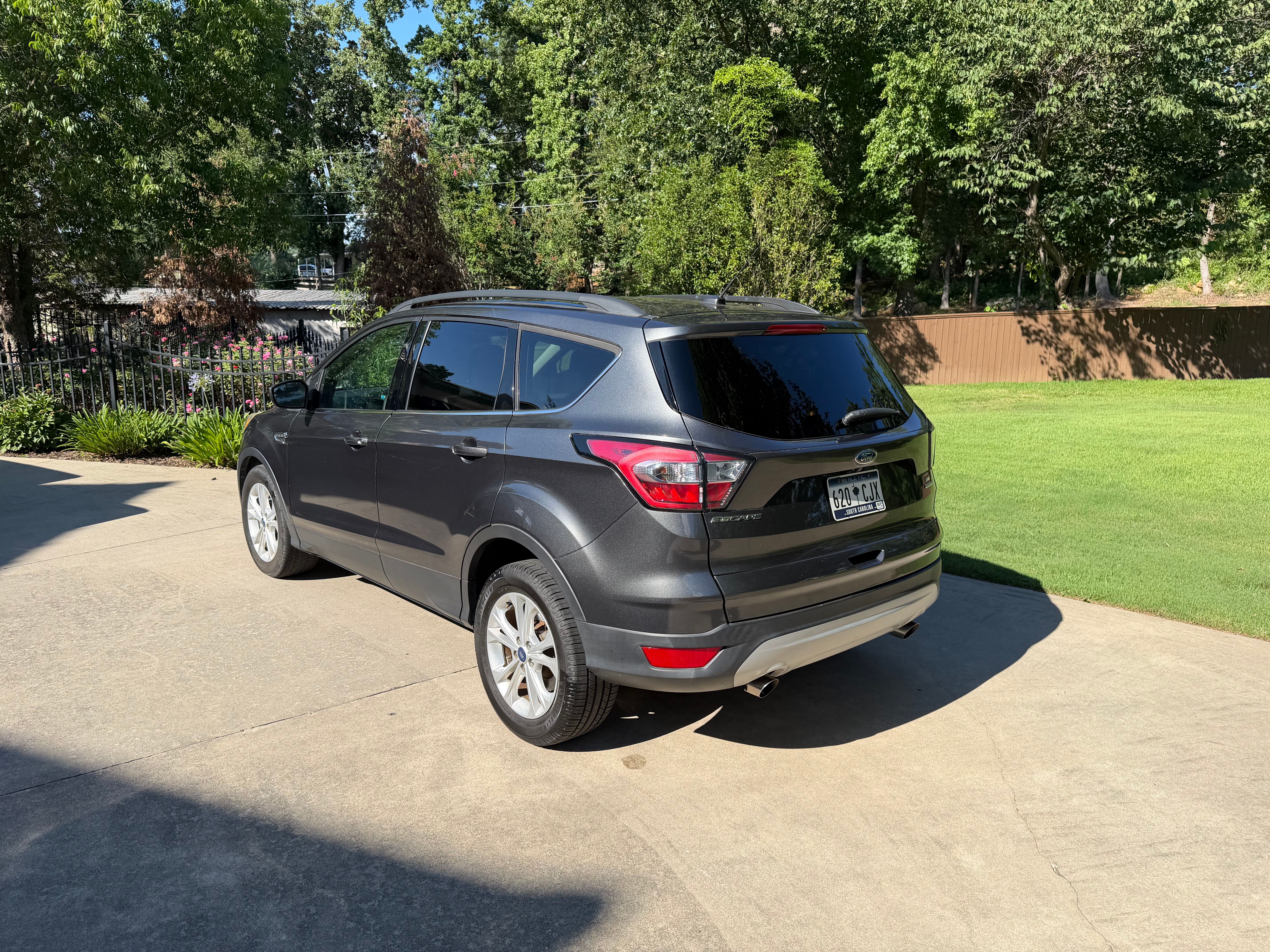 Used 2018 Ford Escape SE FWD image 4