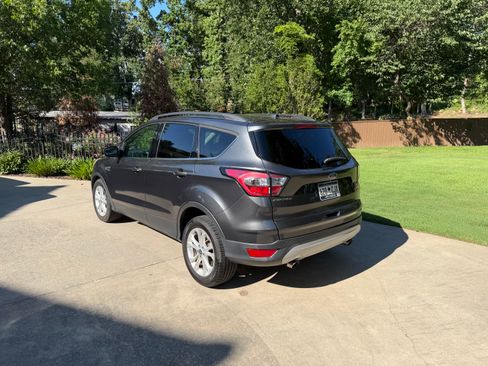 Used 2018 Ford Escape SE FWD image 4