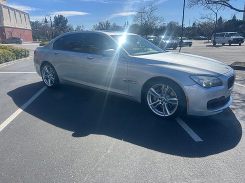 Used 2013 BMW 750Li image 4