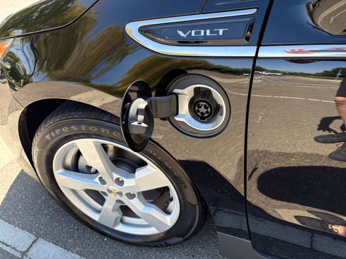 Used 2013 Chevrolet Volt w/ Enhanced Safety Package 1 FWD image 6