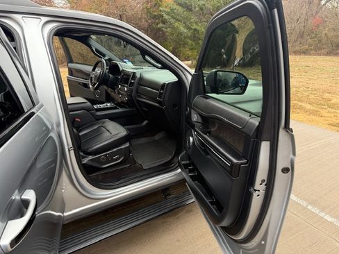 Used 2021 Ford Expedition Limited image 27