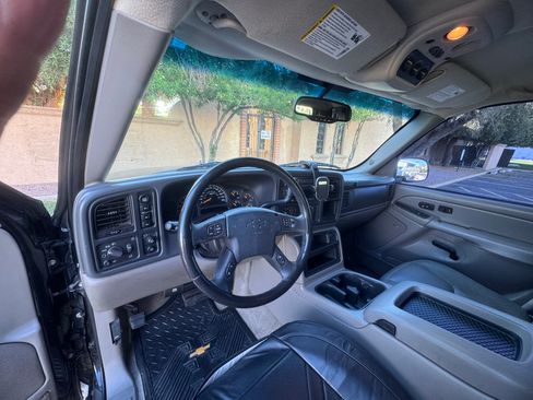 Used 2004 Chevrolet Tahoe Z71 w/ Z71 Preferred Equipment Group AWD/4WD image 18