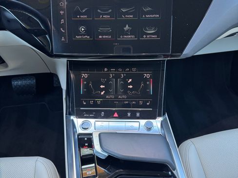 Used 2022 Audi e-tron Premium Plus image 20