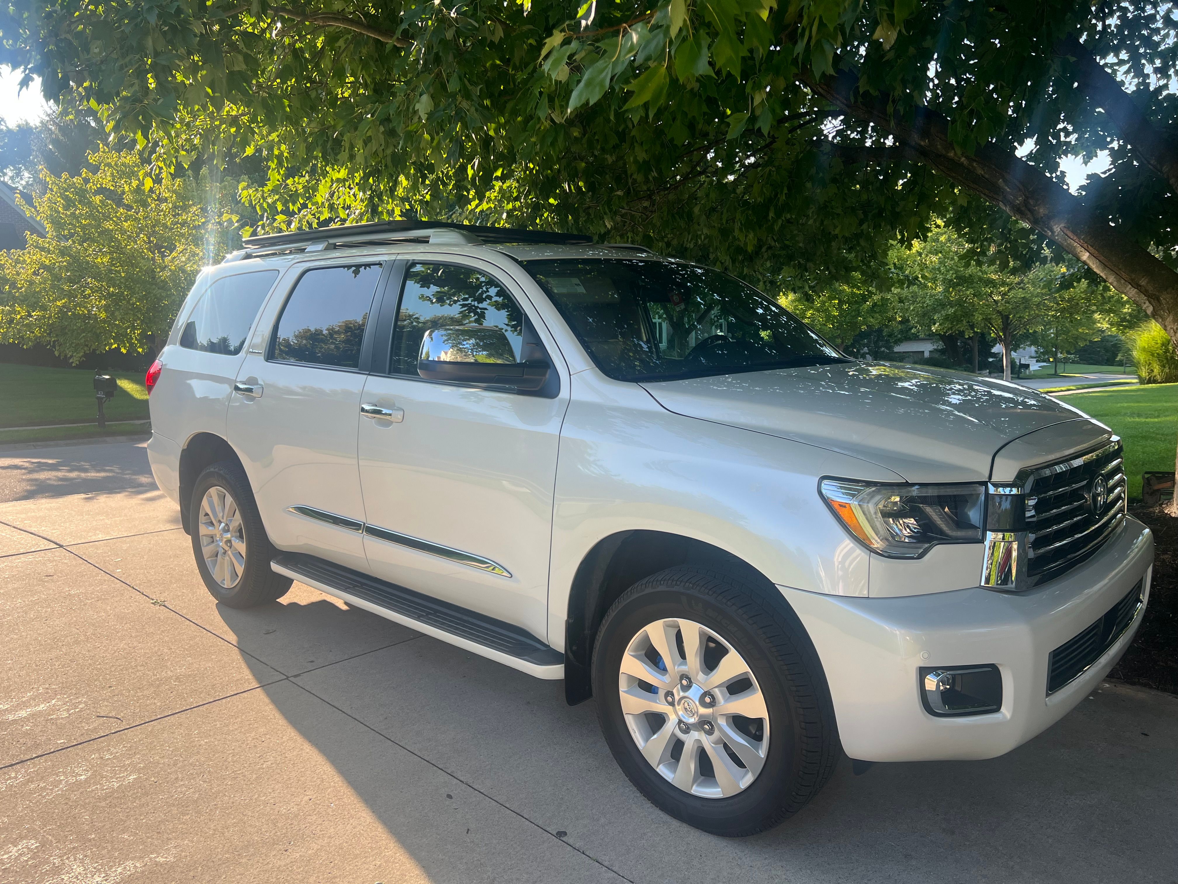 Used 2022 Toyota Sequoia Platinum AWD/4WD image 2
