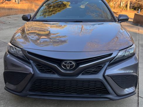 Used 2021 Toyota Camry SE image 6