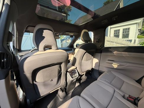 Used 2025 Volvo EX90 Ultra AWD/4WD image 14