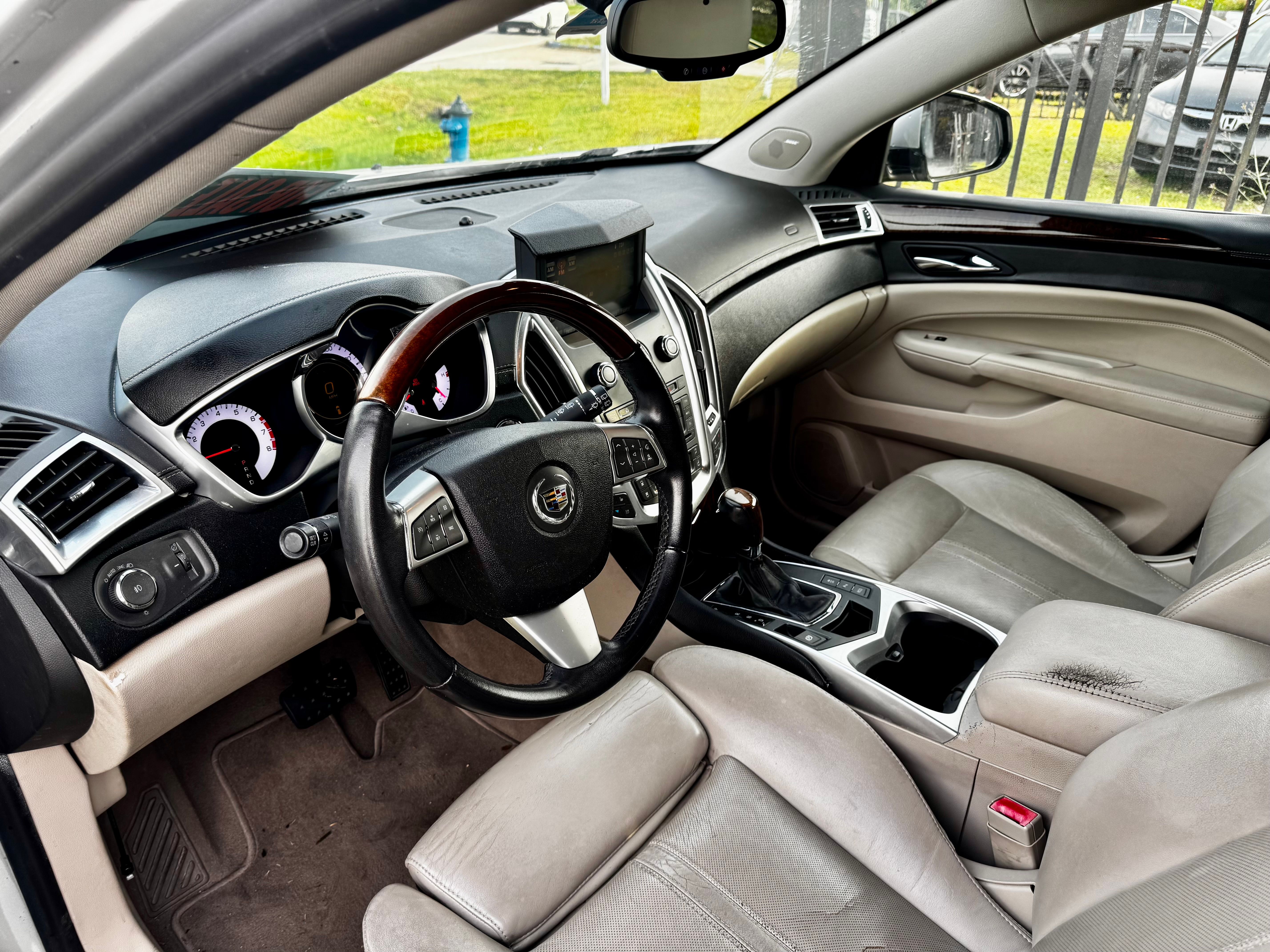 Used 2011 Cadillac SRX Premium AWD/4WD image 6