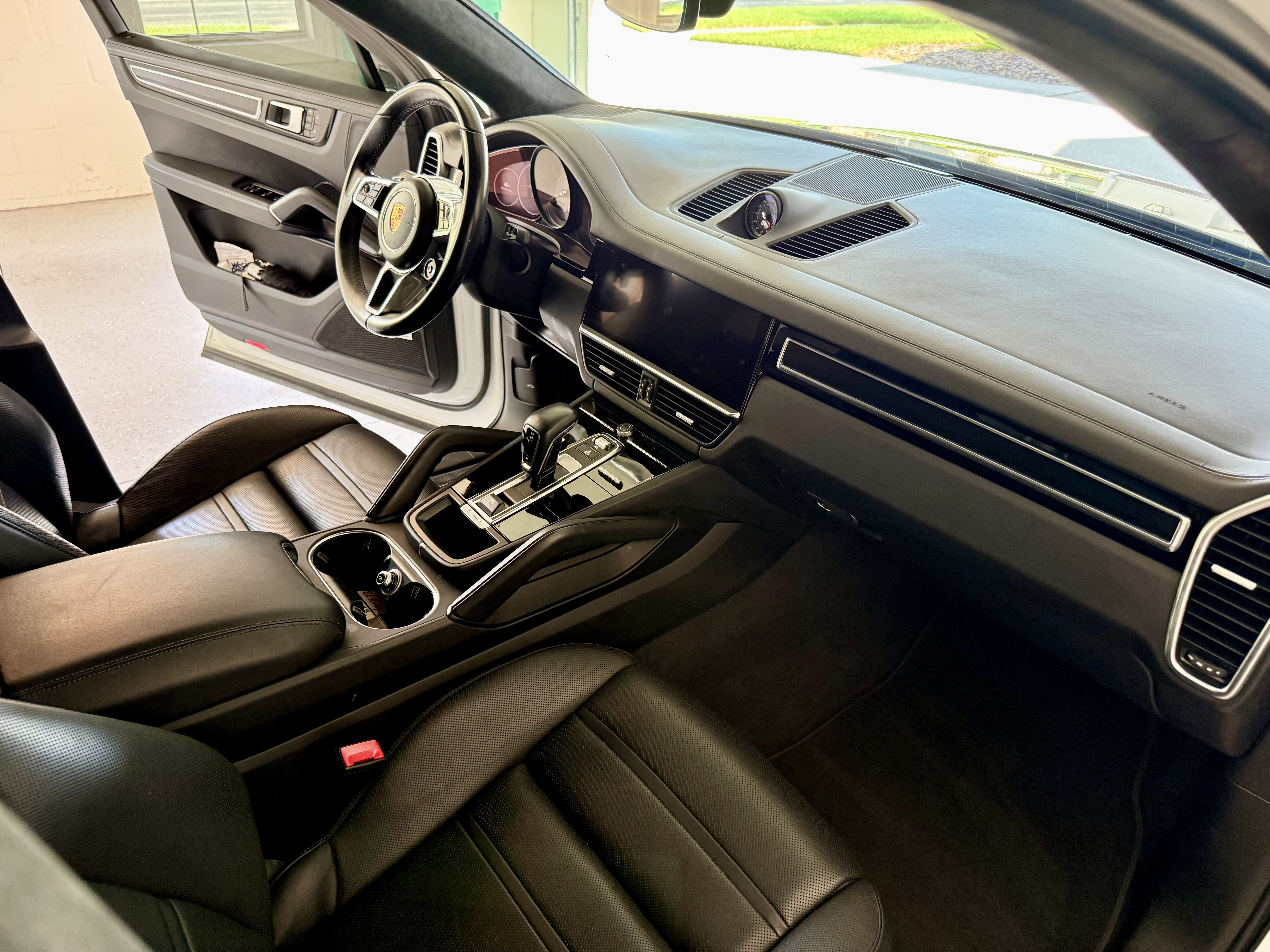Used 2021 Porsche Cayenne GTS AWD/4WD image 19