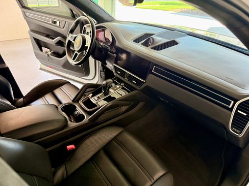 Used 2021 Porsche Cayenne GTS AWD/4WD image 19