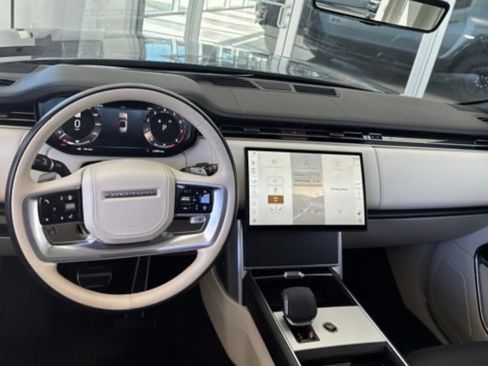 Used 2024 Land Rover Range Rover SE image 9