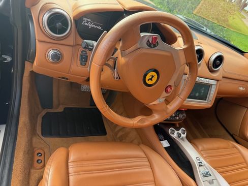 Used 2013 Ferrari California image 12