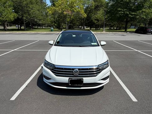 Used 2020 Volkswagen Jetta SE w/ SE Cold Weather Package FWD image 1