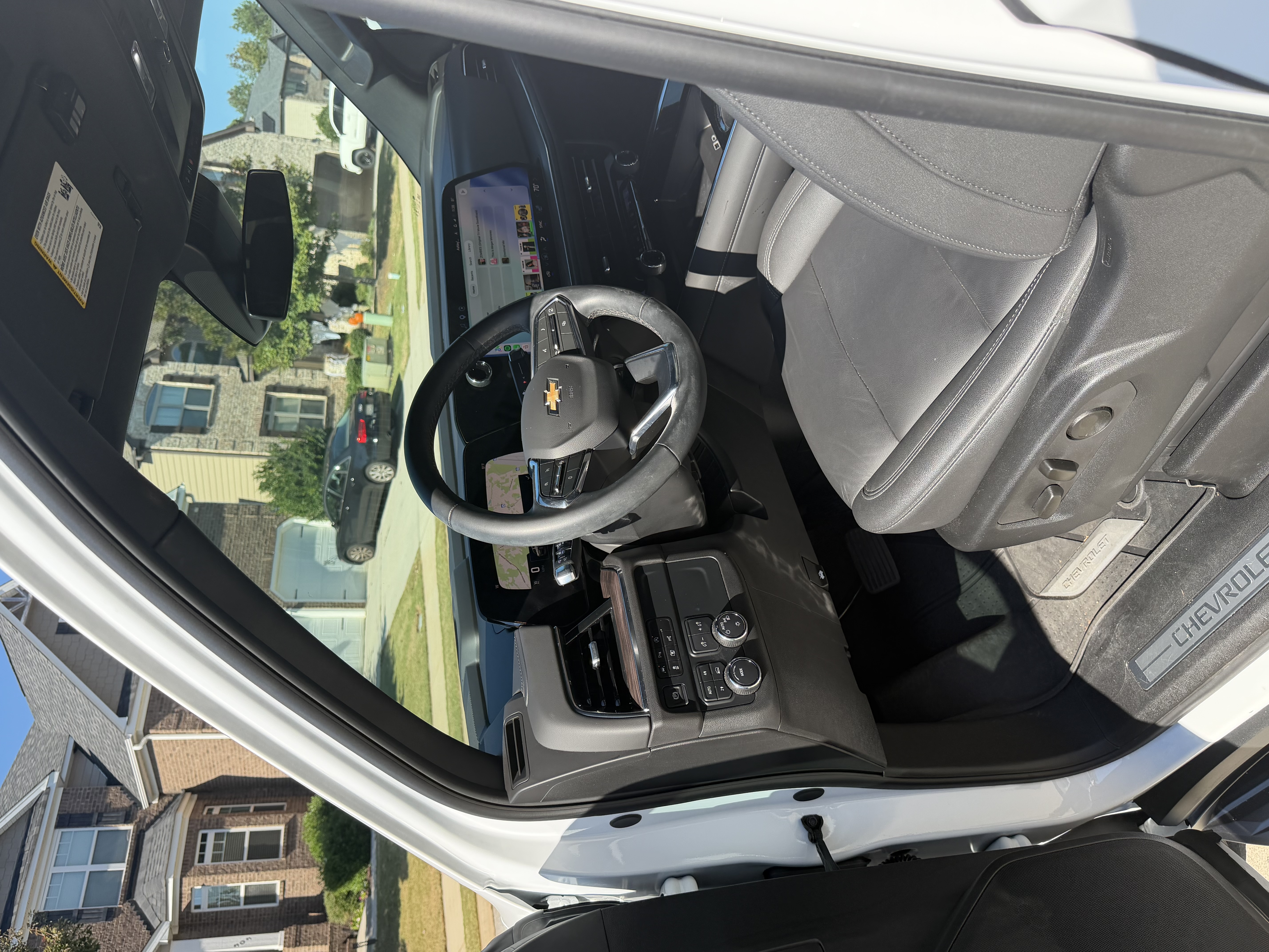 Used 2025 Chevrolet Suburban LT AWD/4WD image 21