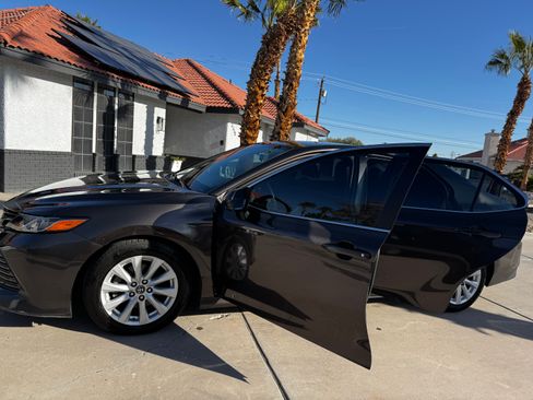 Used 2019 Toyota Camry LE image 9
