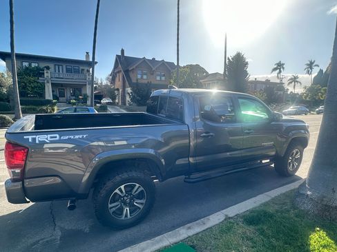 Used 2016 Toyota Tacoma TRD Sport image 2