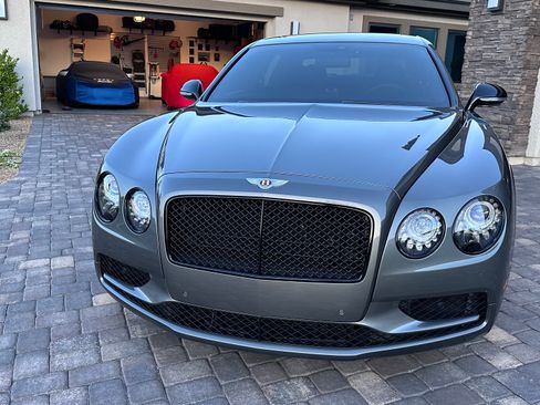Used 2018 Bentley Flying Spur S V8 image 1