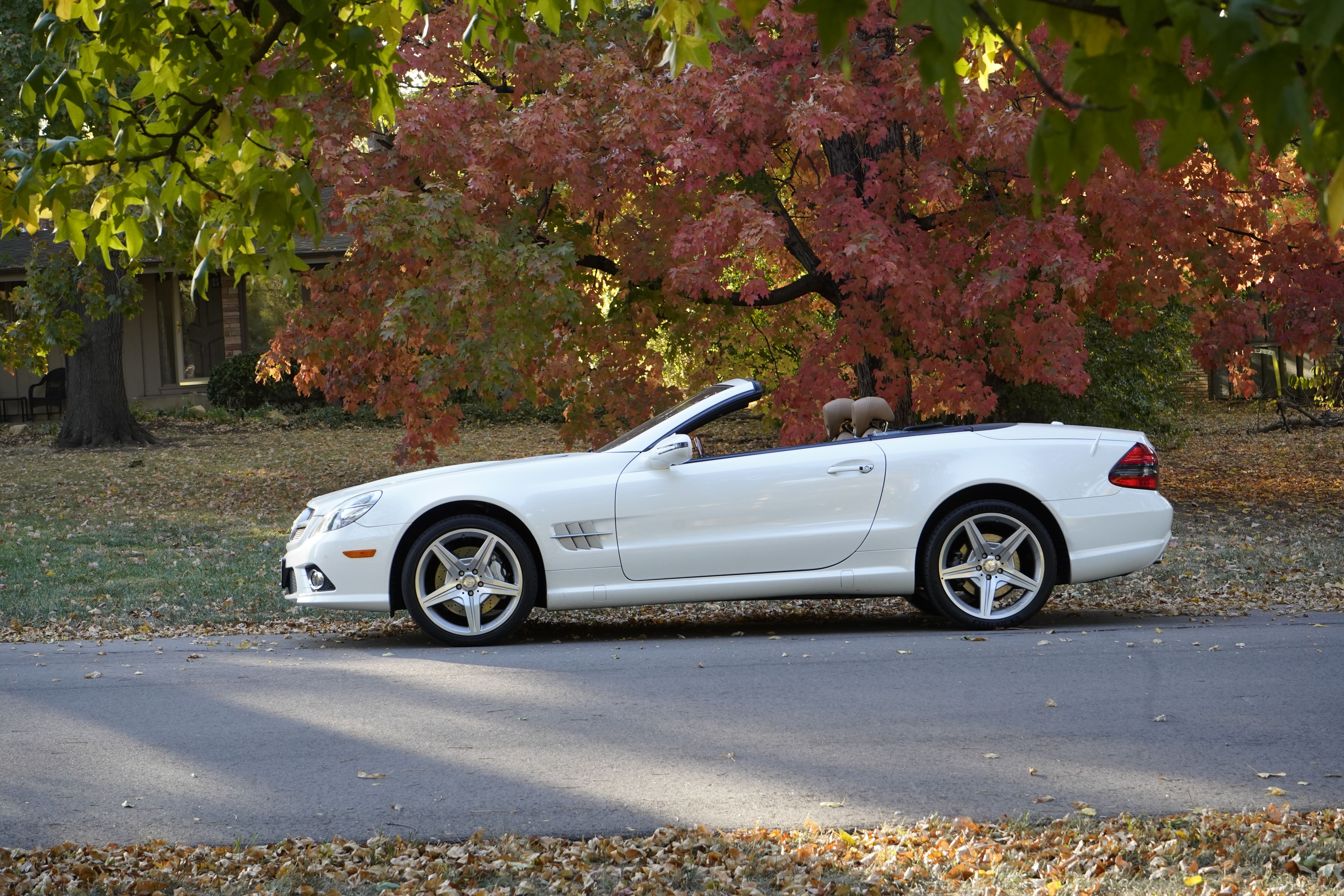 Used 2011 Mercedes-Benz SL 550 image 10