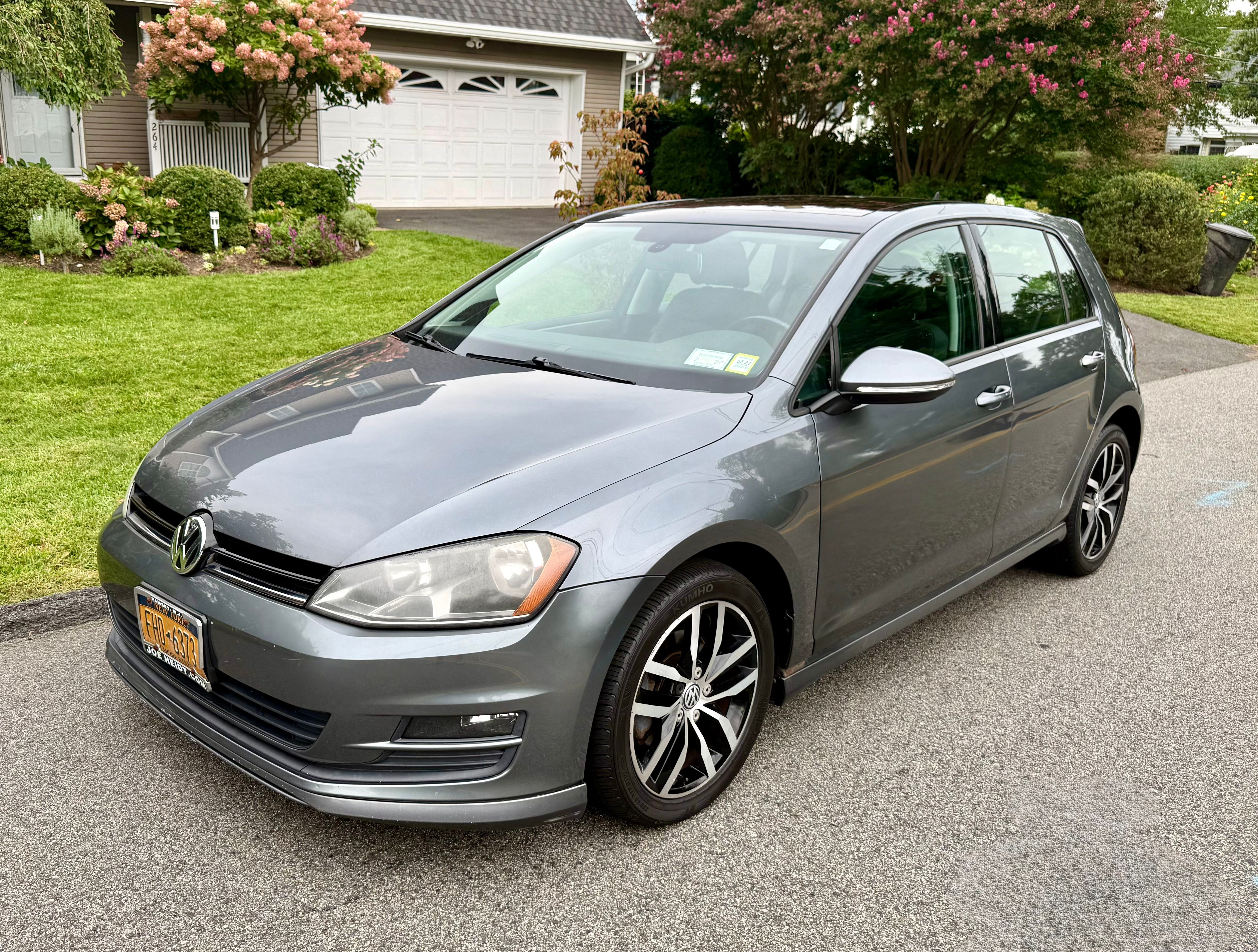 Used 2015 Volkswagen Golf SE w/ Golf Sport Package FWD image 1