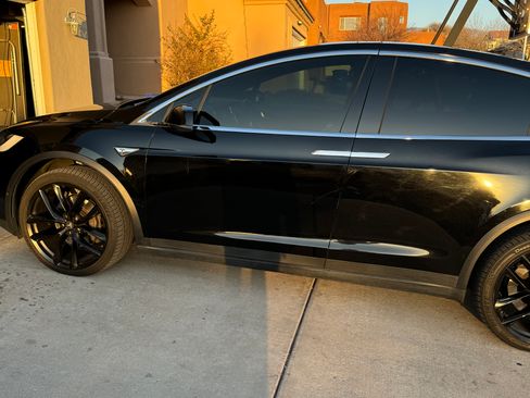 Used 2016 Tesla Model X 90D image 4