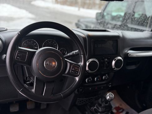 Used 2017 Jeep Wrangler Unlimited Sahara image 8