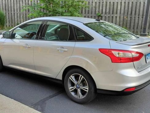 Used 2012 Ford Focus SE image 4