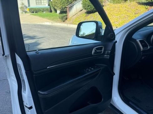 Used 2015 Jeep Grand Cherokee Limited RWD image 9