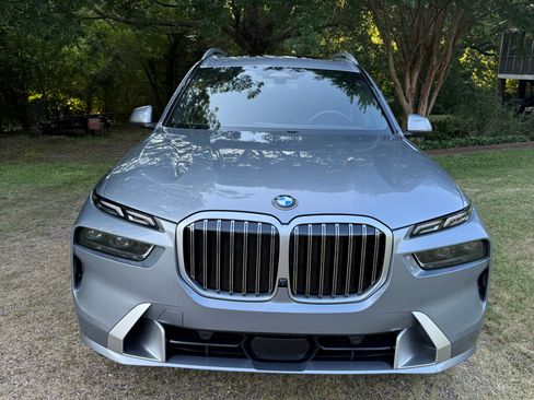 Used 2024 BMW X7 xDrive40i w/ Executive Package image 2