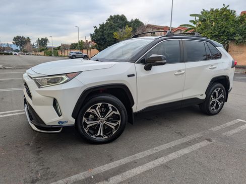 Used 2021 Toyota RAV4 XSE image 1