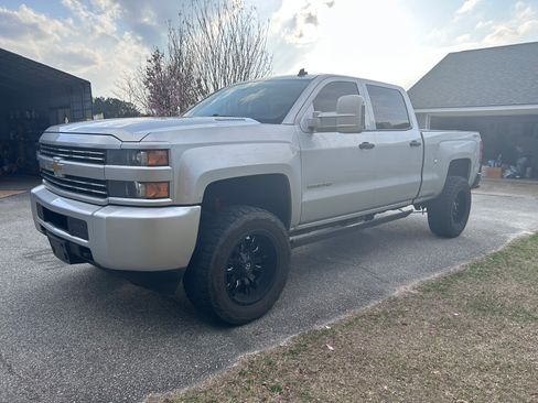 Used 2015 Chevrolet Silverado 2500 LT image 1