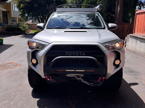 Used 2018 Toyota 4Runner TRD Off-Road Premium AWD/4WD image 2