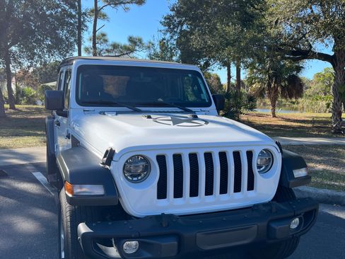 Used 2021 Jeep Wrangler Unlimited Sport AWD/4WD image 4