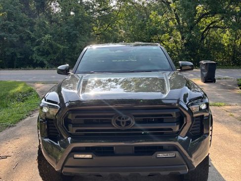 Used 2024 Toyota Tacoma SR5 AWD/4WD image 11