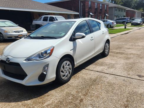 Used 2016 Toyota Prius C Two image 4