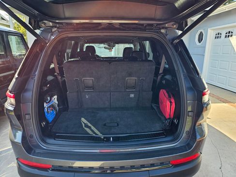 Used 2021 Jeep Grand Cherokee L Laredo image 4