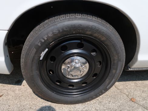 Used 2008 Ford Crown Victoria Police Interceptor image 4