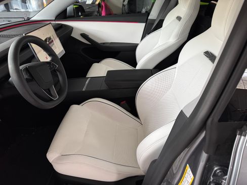 Used 2025 Tesla Model 3 Performance image 16