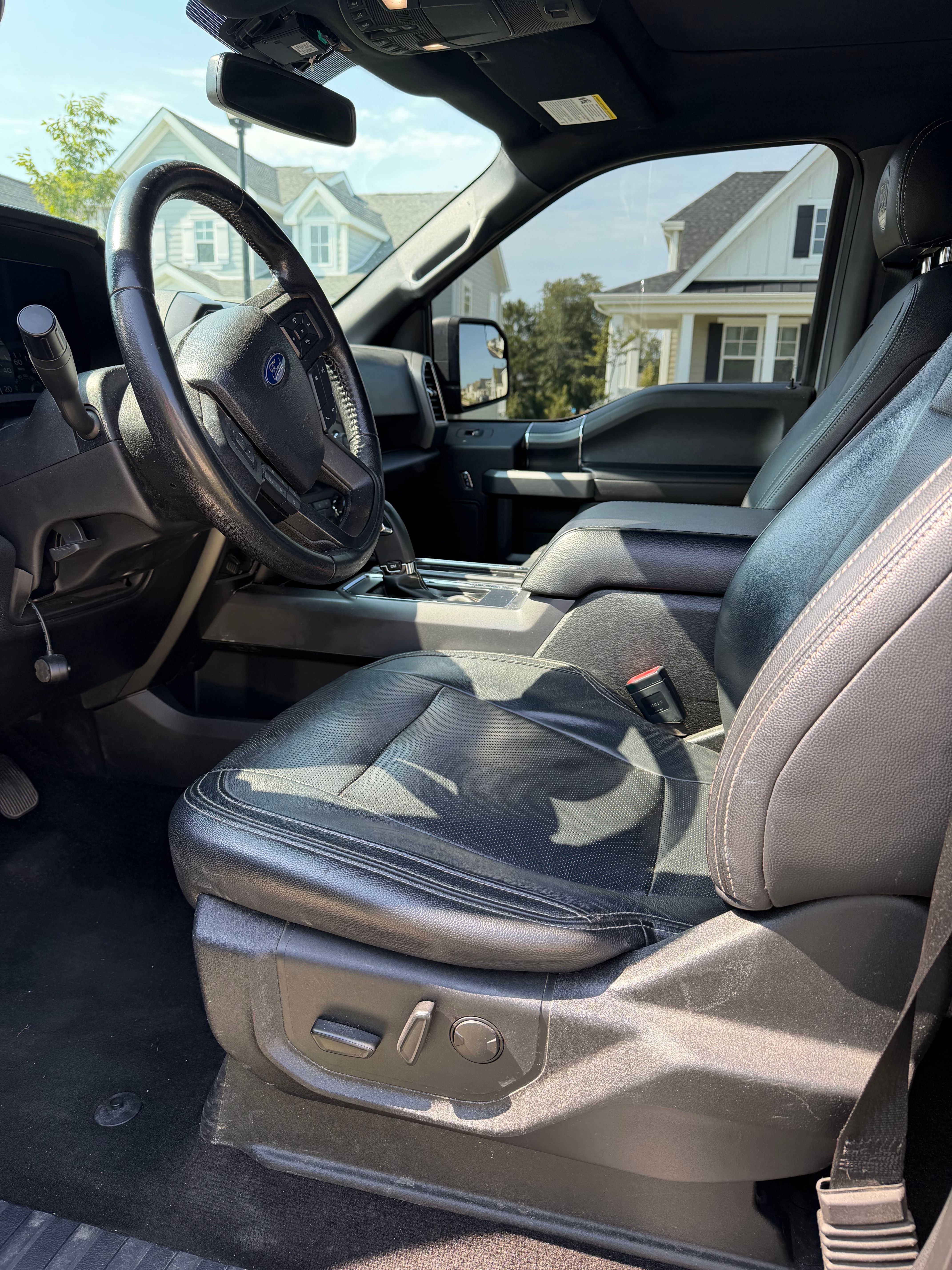 Used 2019 Ford F150 XLT w/ Equipment Group 302A Luxury AWD/4WD image 19