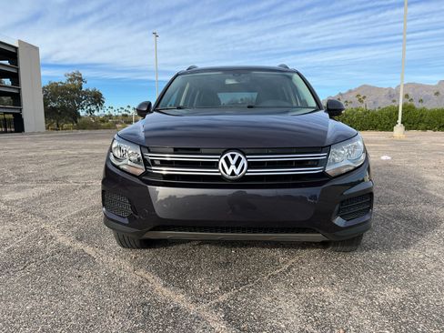 Used 2016 Volkswagen Tiguan S image 2
