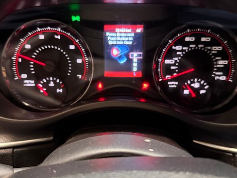 Used 2012 Dodge Charger SE image 1