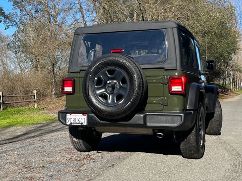 Used 2022 Jeep Wrangler Sport image 13