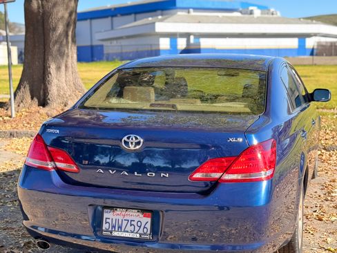 Used 2006 Toyota Avalon XLS image 2