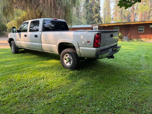 Used 2004 Chevrolet Silverado 3500 LS w/ Heavy-Duty Power Package AWD/4WD image 9