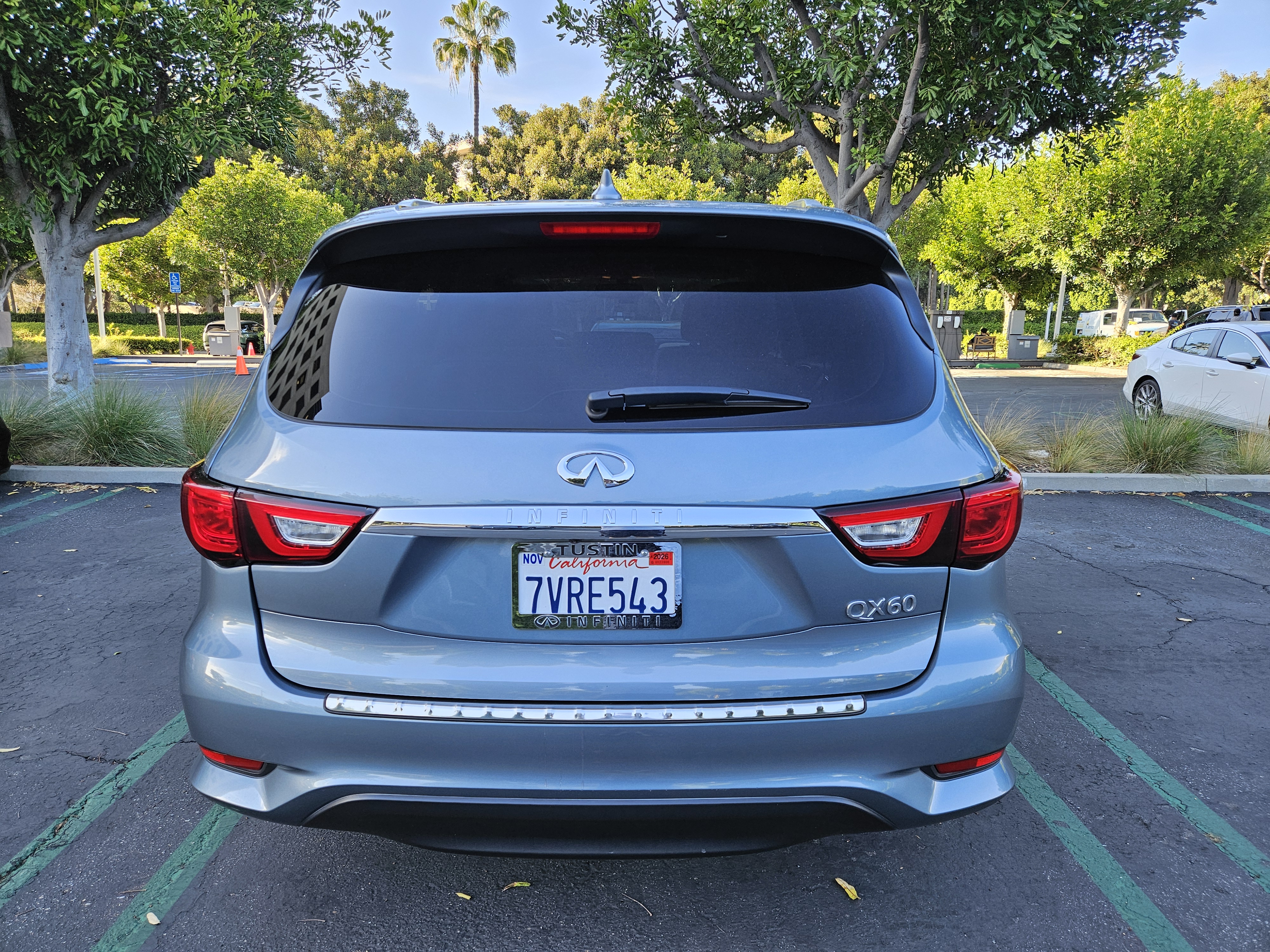 Used 2017 INFINITI QX60 FWD w/ Premium Package image 4