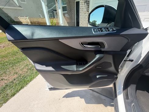 Used 2018 Jaguar F-PACE S image 11