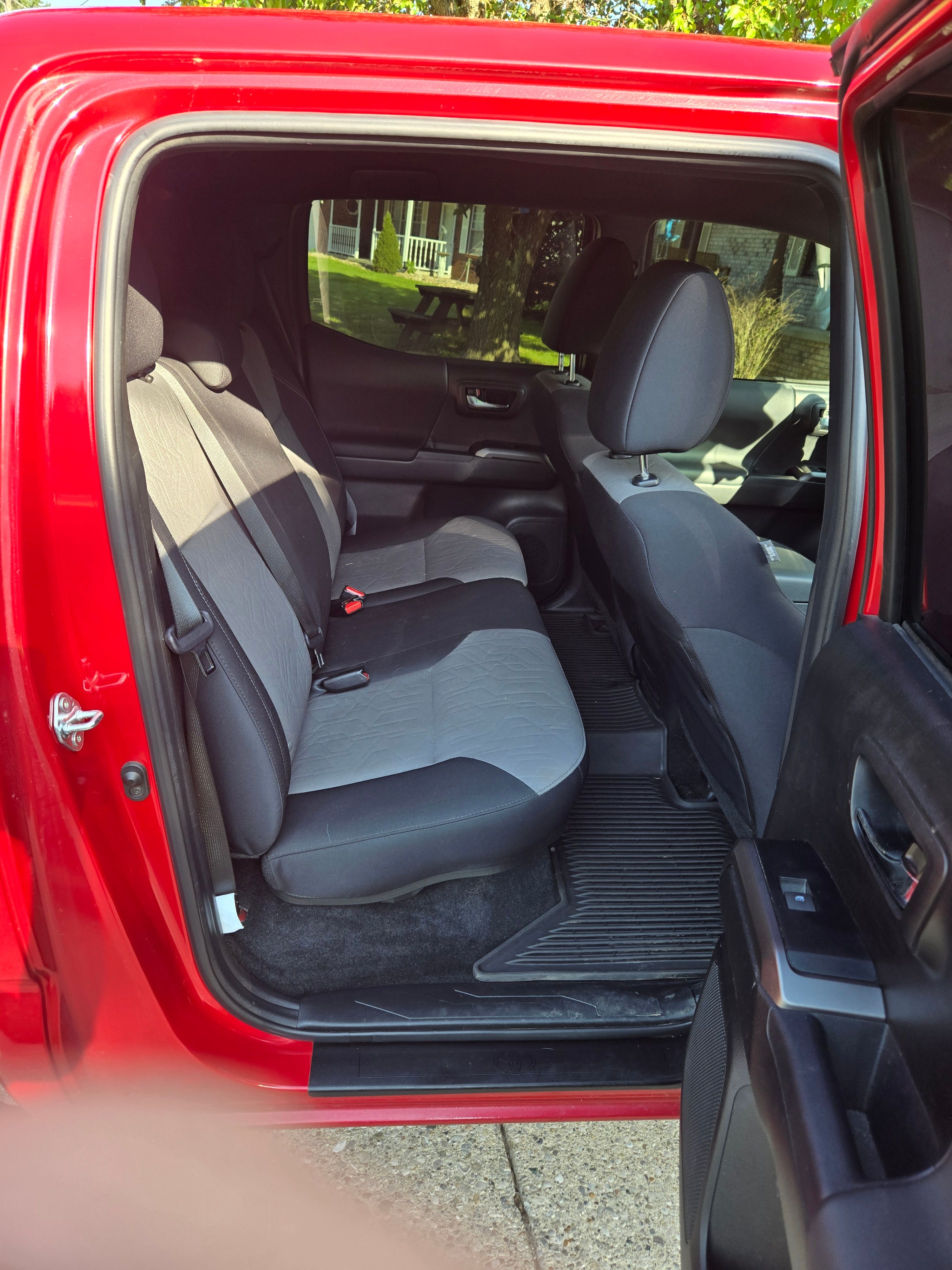 Used 2023 Toyota Tacoma TRD Off-Road w/ Technology Package AWD/4WD image 10