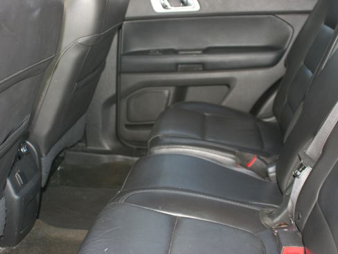 Used 2015 Ford Explorer XLT w/ Equipment Group 202A image 23