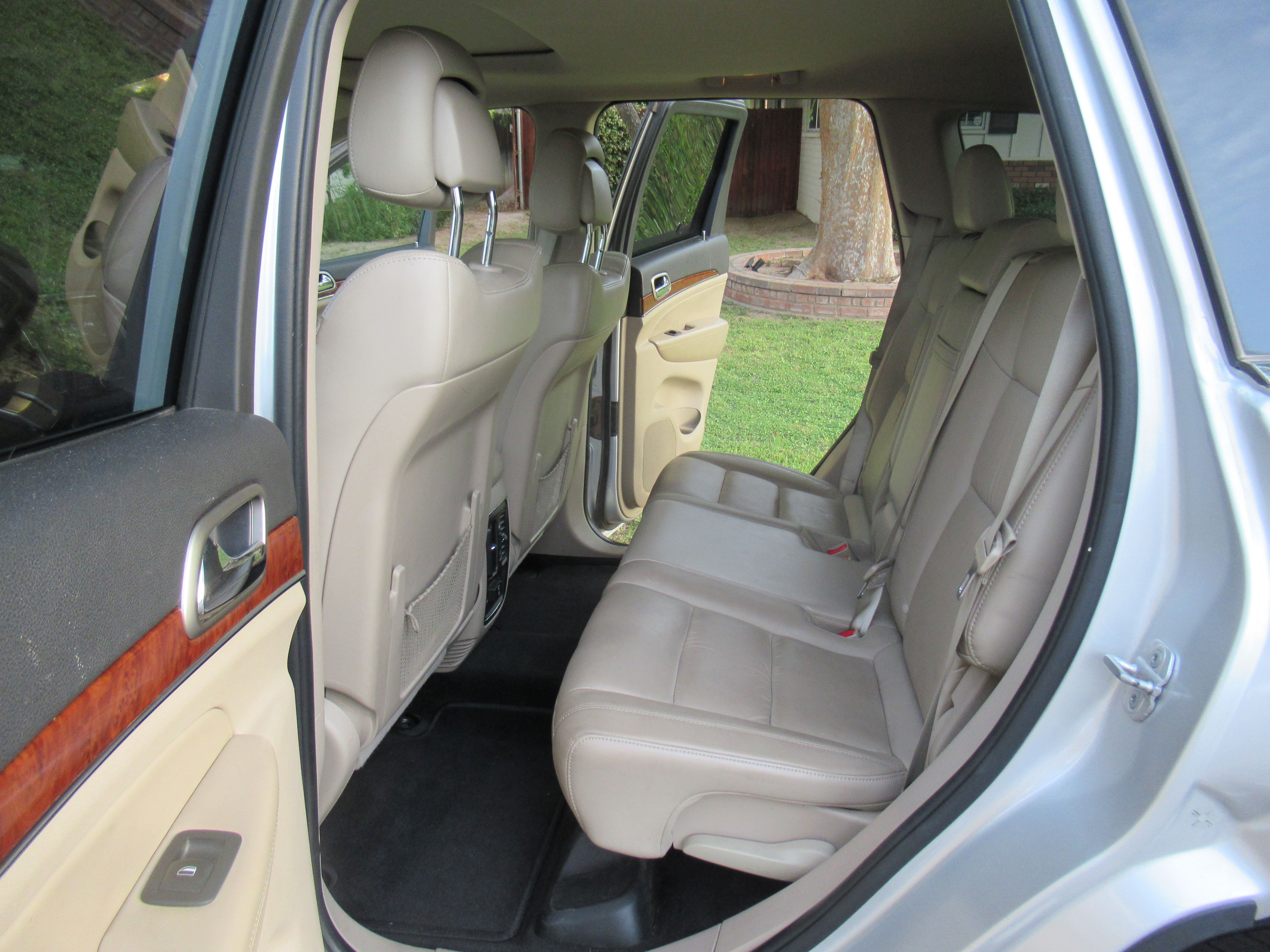 Used 2011 Jeep Grand Cherokee Limited AWD/4WD image 10