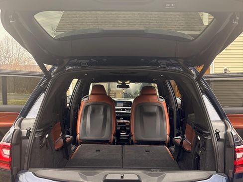 Used 2022 BMW X7 M50i image 25