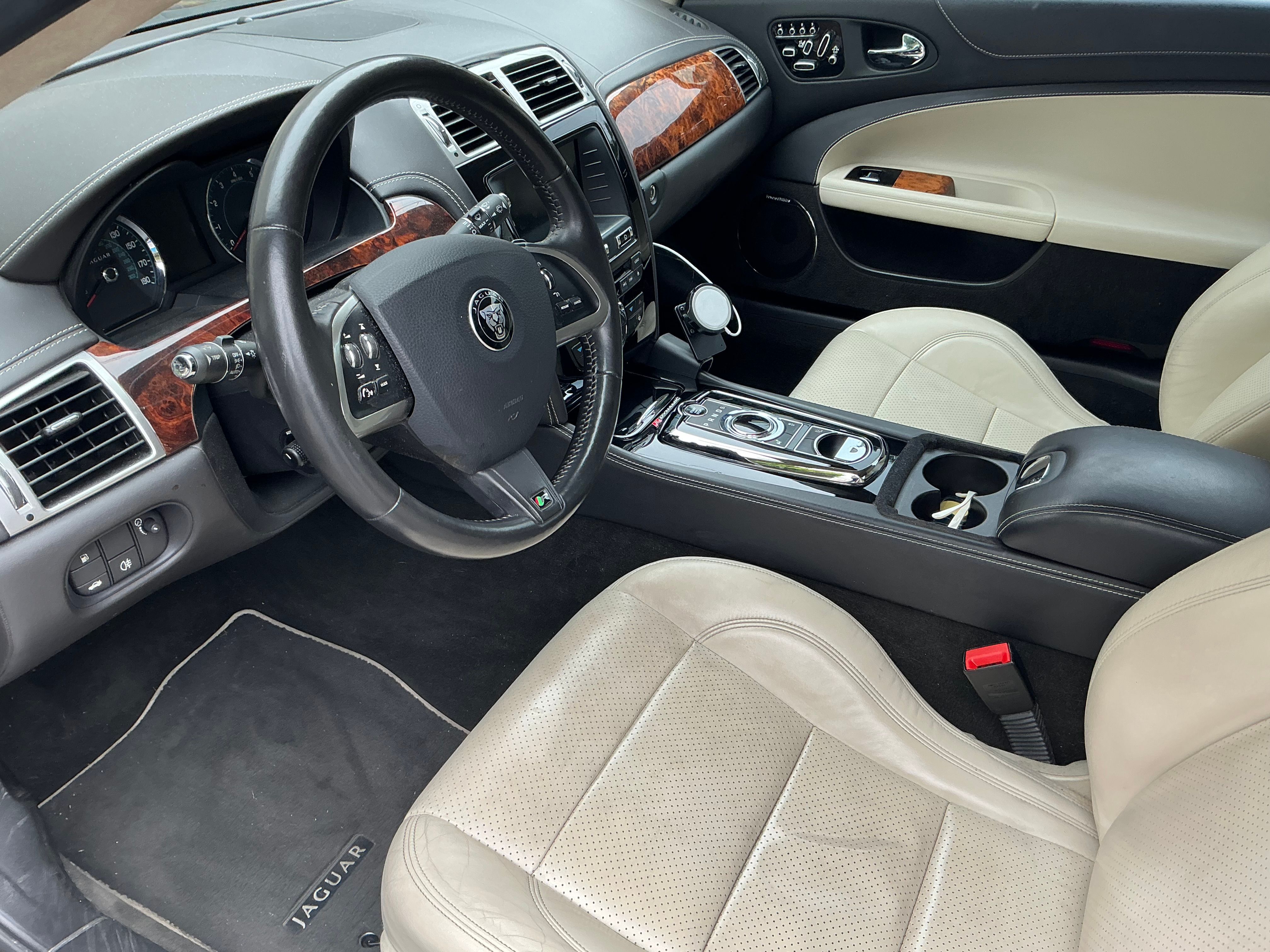 Used 2015 Jaguar XKR R RWD image 6
