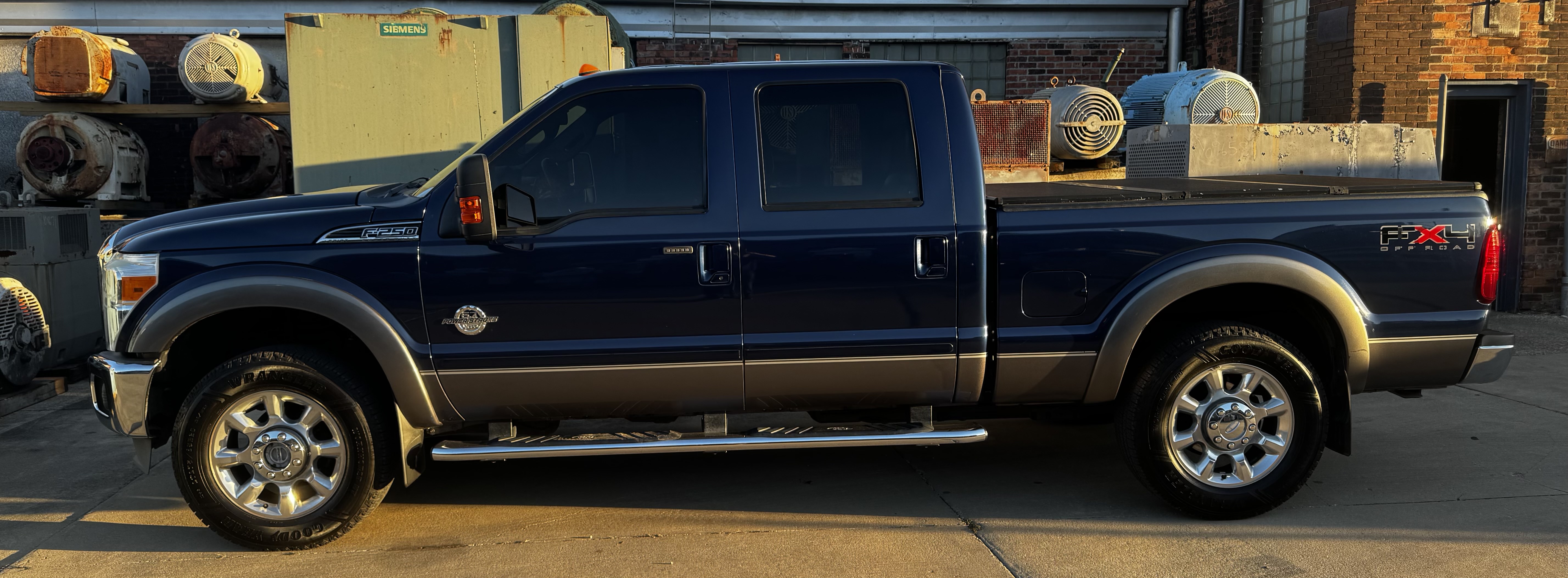 Used 2011 Ford F250 Lariat w/ Lariat Interior Pkg AWD/4WD image 5
